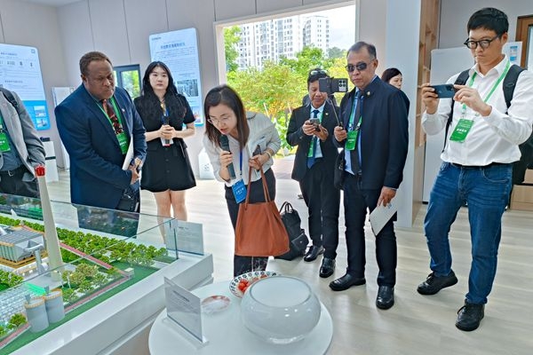 12.RCEP論壇外媒團來海螺屋參觀采訪 12.RCEP論壇外媒團來海螺屋參觀采訪