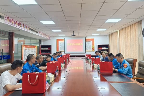 邵陽(yáng)云峰召開(kāi)退伍軍人座談會(huì)_副本 邵陽(yáng)云峰召開(kāi)退伍軍人座談會(huì)_副本